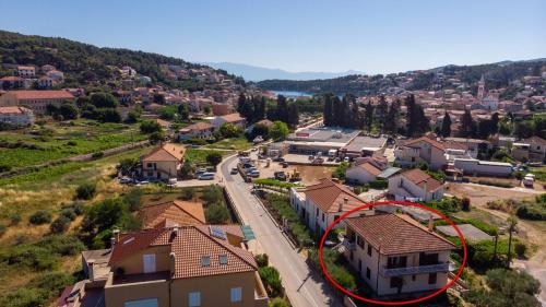 Apartments and rooms with parking space Jelsa - Hvar - 4028
