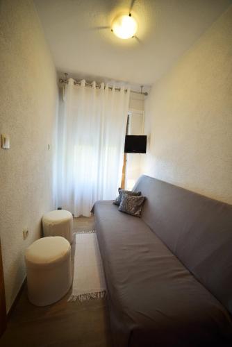 Family-friendly apartments with swimming pool Mundanije, Rab - 5072