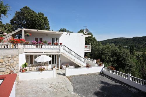 Family-friendly apartments with swimming pool Mundanije, Rab - 5072