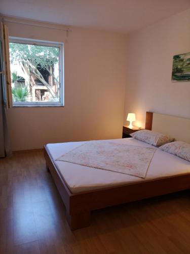 Apartments with parking space Banjol - Rab - 5071