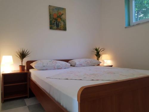 Apartments with parking space Banjol - Rab - 5071