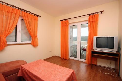 Apartments with parking space Kampor, Rab - 5018