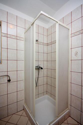 Apartments with parking space Kampor, Rab - 5018