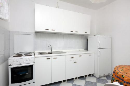 Η κουζίνα ή μικρή κουζίνα στο Apartments by the sea Sobra, Mljet - 4908