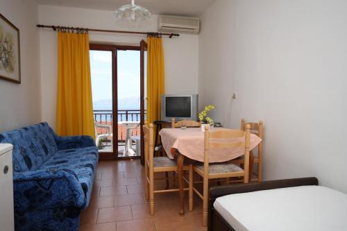Apartments with a parking space Novi Vinodolski - 6567