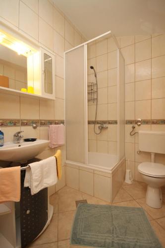 Apartments by the sea Podgora, Makarska - 6725