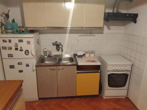 Apartments by the sea Podgora, Makarska - 6801