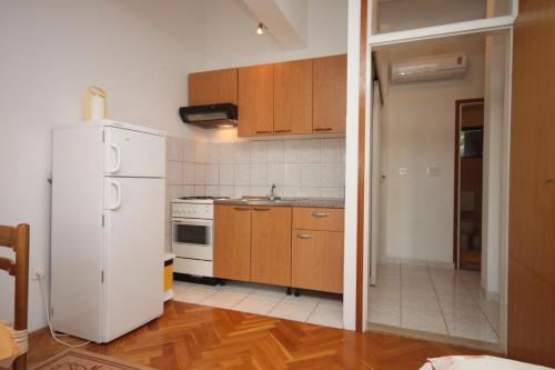 Apartments by the sea Podgora, Makarska - 6781