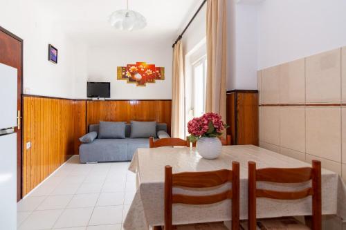 Apartments by the sea Pag - 6448