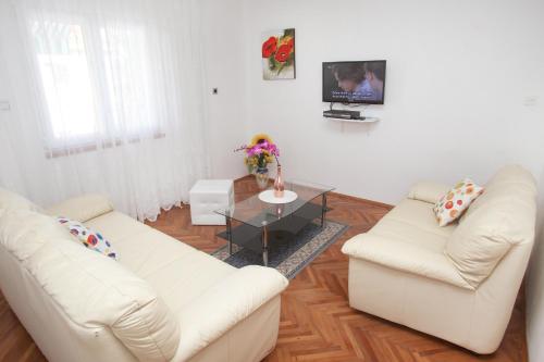Apartments by the sea Slatine, Ciovo - 6888