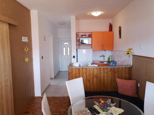Apartments with parking space Pag - 6542