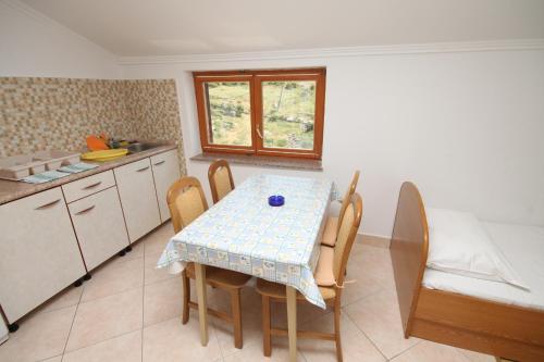 Kuchyň nebo kuchyňský kout v ubytování Apartments by the sea Metajna, Pag - 6497