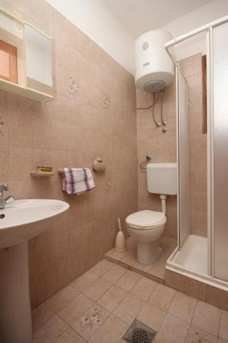 Koupelna v ubytování Apartments by the sea Metajna, Pag - 6497