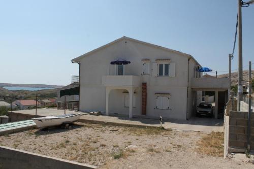 Fotografie z fotogalerie ubytování Apartments with a parking space Zubovici, Pag - 6520 v destinaci Zubovići