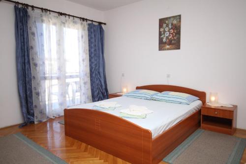 Apartments and rooms with parking space Makarska - 6759