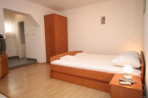Apartments with parking space Makarska - 6696