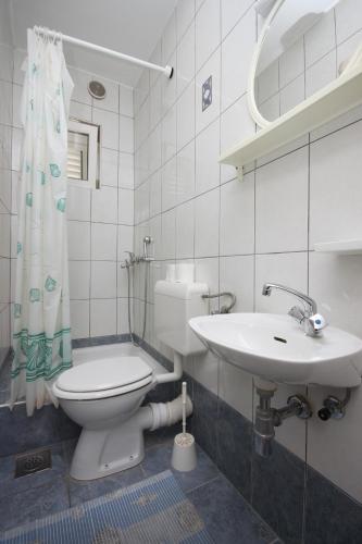 Apartments and rooms by the sea Makarska - 6839
