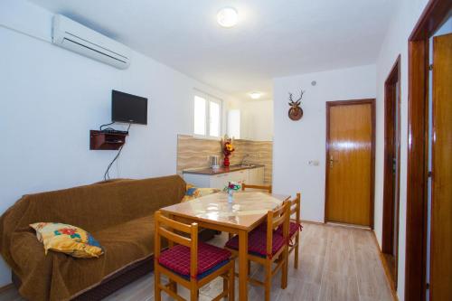 Apartments with parking space Baska Voda, Makarska - 6761