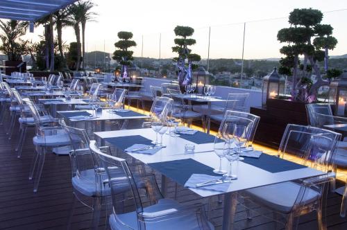Ein Restaurant oder anderes Speiselokal in der Unterkunft Hotel MiM Sitges & Spa 