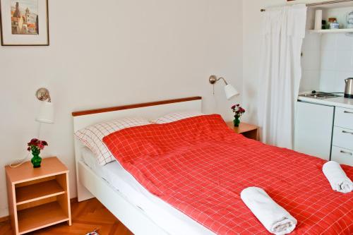 Ένα ή περισσότερα κρεβάτια σε δωμάτιο στο Apartments by the sea Podgora, Makarska - 6787