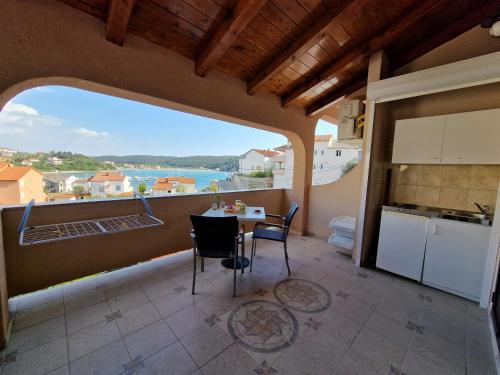 Apartments by the sea Kampor, Rab - 5037