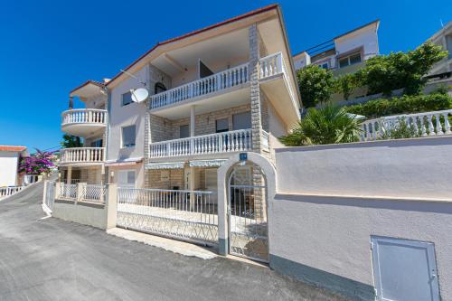 Apartments with WiFi Stanici, Omis - 19941