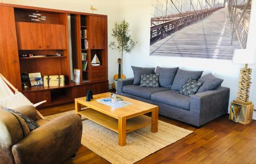 Χώρος καθιστικού στο BELLEVUE -Appartement de Charme - Vue imprenable sur la Mer - Face à Nausicàa