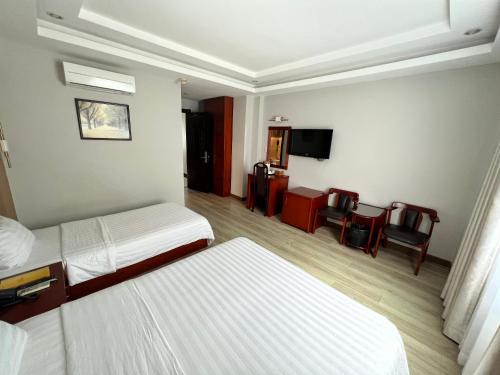 Кровать или кровати в номере Nam Hy 1 Hotel