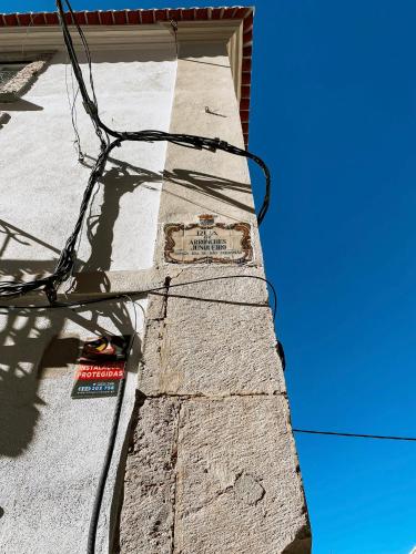 a sign on the side of a building at Concha Setúbal Miradouro in Setúbal
