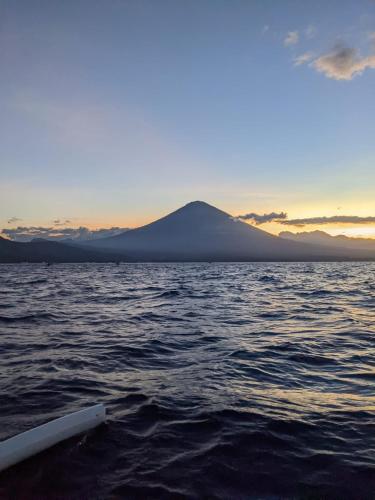 ゲストハウスの近くで見られる自然の景観