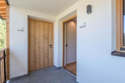 a hallway of a house with a door at Lippmöshof Apartment Mesdi in Villnoss