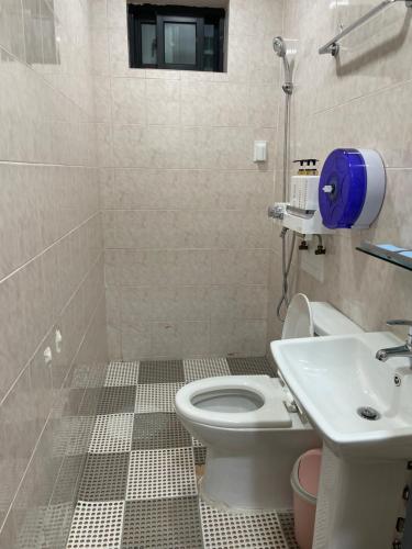 a bathroom with a toilet and a sink at Ellen House in Seoul
