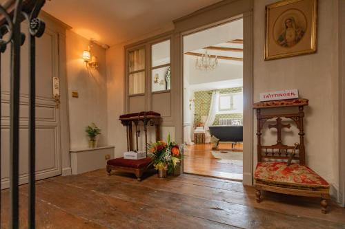 a hallway with a room with a couch and a chair at Champagne House - Elegance, Luxury and Charm in Condom
