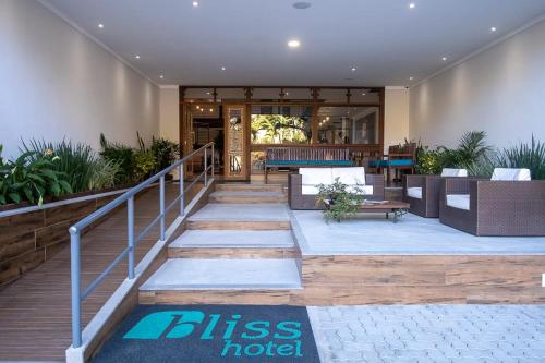 a lobby of a hotel with a glass motel at Bliss Hotel Vale do Café in Vassouras