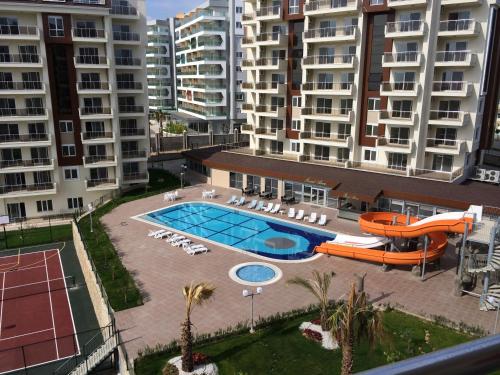 an overhead view of a swimming pool in front of buildings at Sea View Studio in Orion Garden in Avsallar