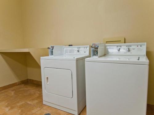 a washing machine and a washer in a room at Wyndham Lake Charles in Lake Charles