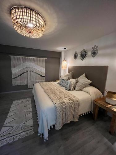 Ένα ή περισσότερα κρεβάτια σε δωμάτιο στο Zen Suites by Regente