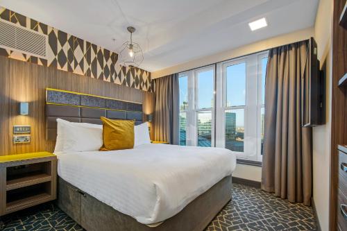 Roomzzz Manchester Victoria photo 19