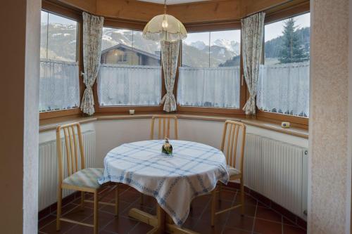 Zona de comedor en el apartamento