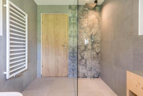 A bathroom at Apartement Franzl