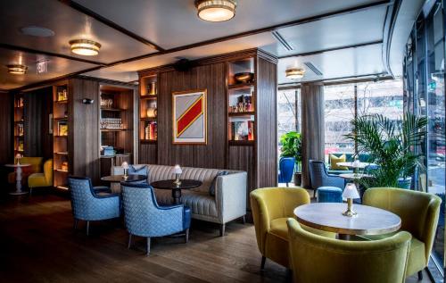 a restaurant with tables and chairs and a bar at The Dupont Circle Hotel in Washington
