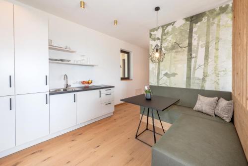 Una cocina o cocineta en Villa Montis Exclusive Holiday Apartments in Eppan with Spectacular Views of Dolomites and Bolzano Area