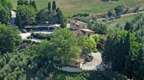 an aerial view of a house in a forest at Agriturismo Fattoria La Prugnola in Montescudaio