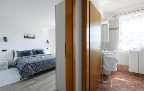 Koupelna v ubytování 5 Bedroom Stunning Home In Labin