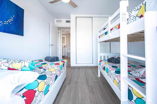 Posteľ alebo postele v izbe v ubytovaní Lisasol Apartamento nuevo con vistas al mar
