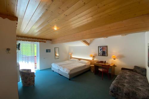 Postel nebo postele na pokoji v ubytování Fedaia Joy B&B
