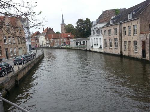 a city street with a river and buildings at B&B Le Foulage in Bruges