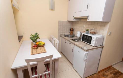Lovely Apartment In Podstrana With Wifi