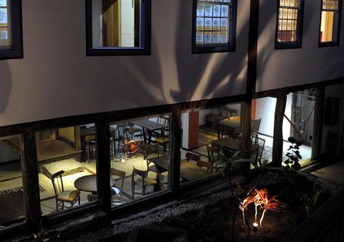 an overhead view of a room with tables and chairs at Pouso da Chica in Diamantina