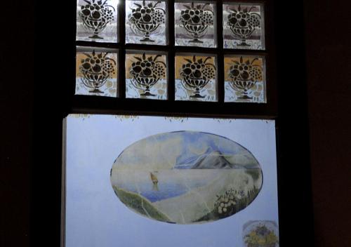 a stained glass window with a circle in the middle at Pouso da Chica in Diamantina